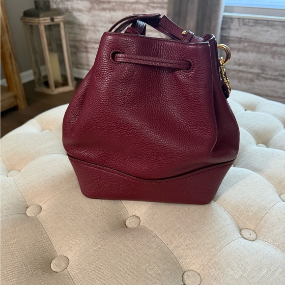 Marc Jacobs Deep Red Leather Shoulder Bag - Picture 2 of 3